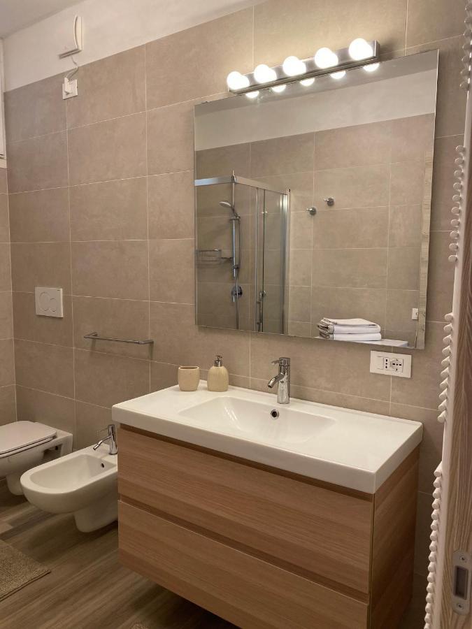 Flowers & Garden Apartment Con Vista Lago مانربا ديل جاردا المظهر الخارجي الصورة