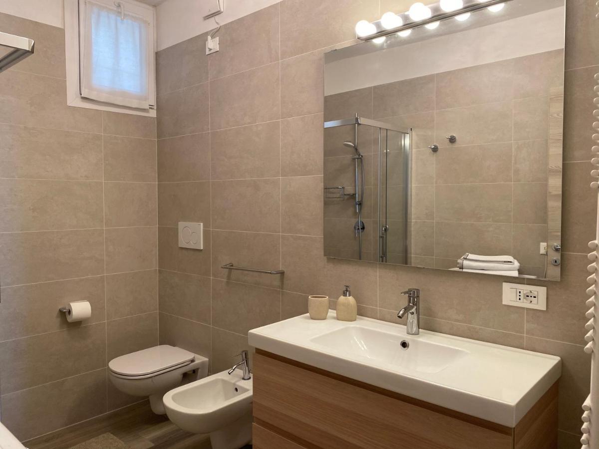 Flowers & Garden Apartment Con Vista Lago مانربا ديل جاردا المظهر الخارجي الصورة